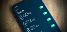 How to set an alarm on your Android phone