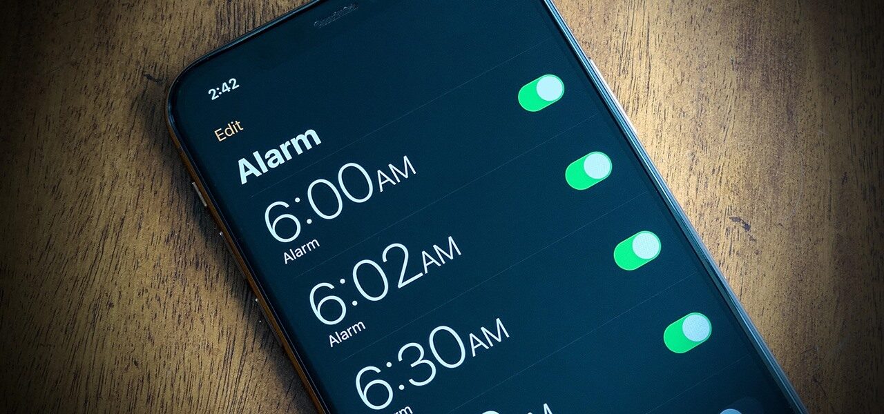 How to set an alarm on your Android phone