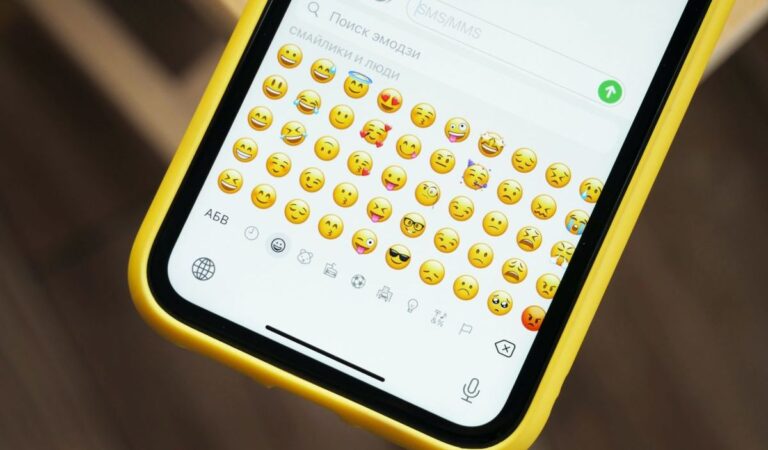 how to use bitmoji on android text