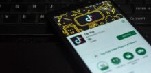 how to swipe on tiktok with voice android