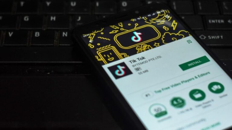 how to swipe on tiktok with voice android